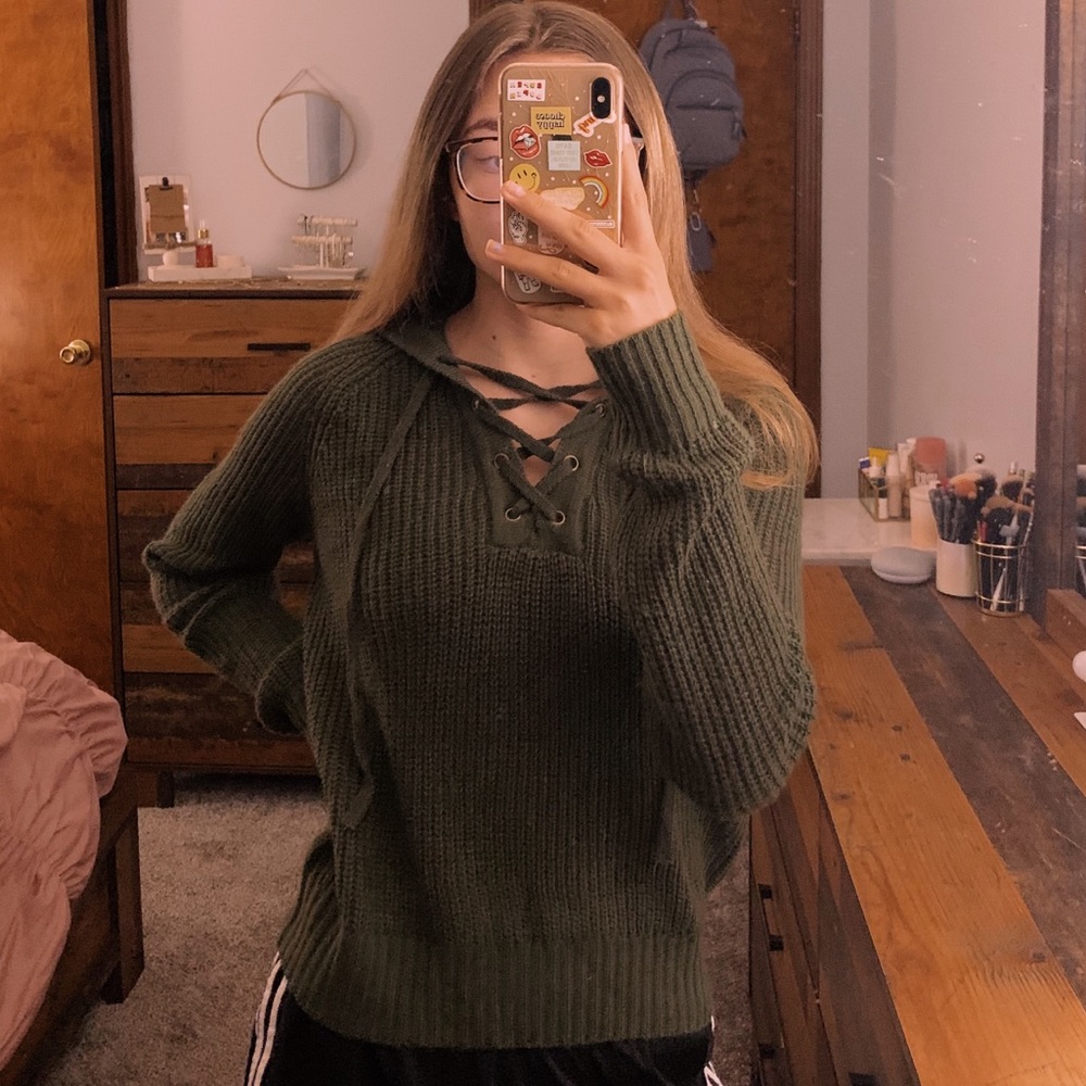 ⭐️Green Lace Up Sweater⭐️